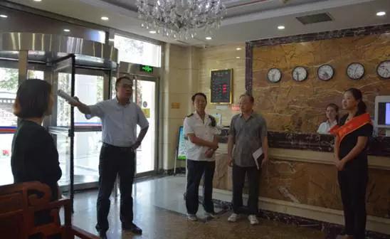 丰润副区长梁小波督导检查文明城市建设工作
