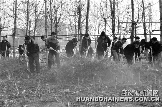 唐山外来人口多吗_唐山 边防民警为外来务工人员集中订票(2)