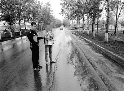 石家庄一男子雨夜驾驶摩托车撞人致死_大燕网