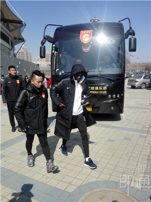 河北华夏幸福足球队举行2016球迷见面会_大燕