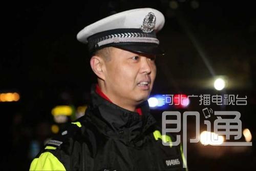 石家庄10日晚查酒驾抓了35人 一男逃窜中被制