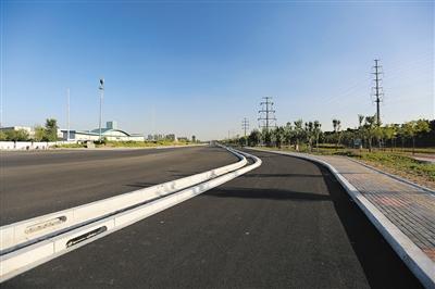 河北迁安海绵化的道路会“呼吸”能“喝水”