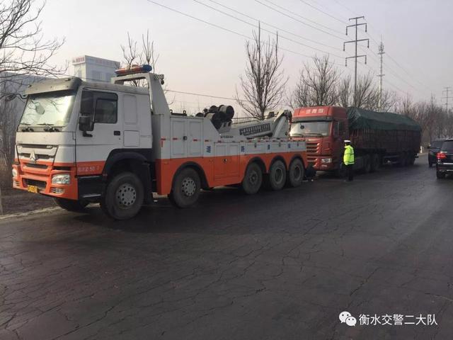 衡井线三辆大货车司机看到查车竟弃车离去