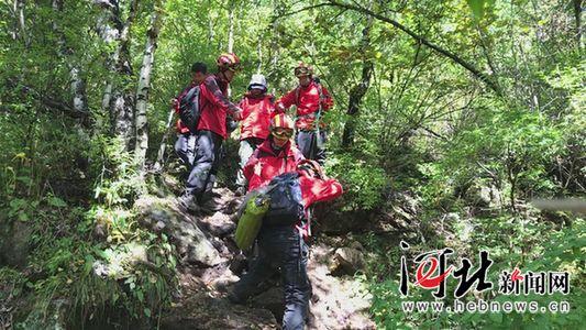 32名驴友徒步登山被困 张家口多部门紧急救援脱险