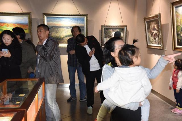 �ȷ��������Ѳι�28λ�黭���ҵ�90����ͻ���Ʒ