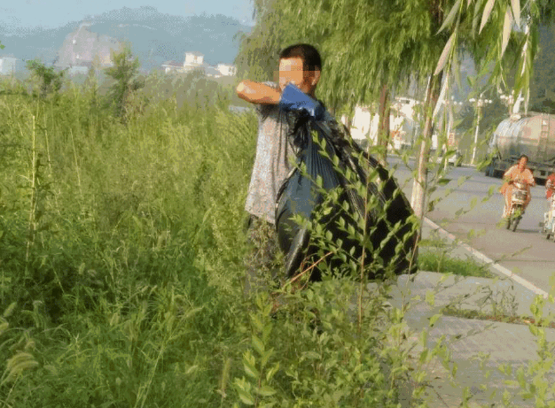隆化满族人口_满族服饰(3)
