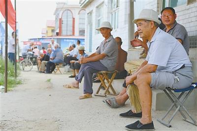 农民工占全国人口比重_中国农民占国家人口比例是世界第一么(2)