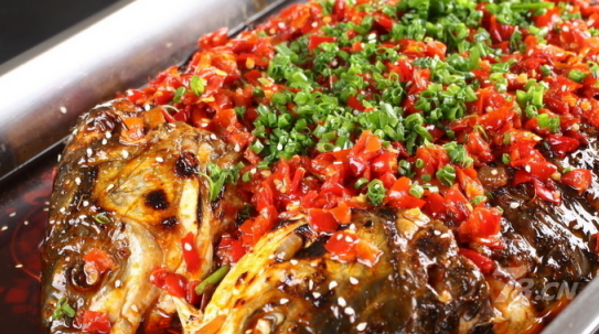 焱鱼烤鱼香飘四溢 辣还是不辣选择很难_大燕网