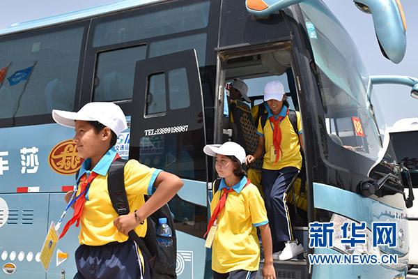 上海援疆旅游包机筑就沪喀融情之路