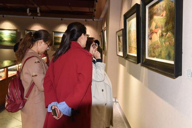 �ȷ��������Ѳι�28λ�黭���ҵ�90����ͻ���Ʒ