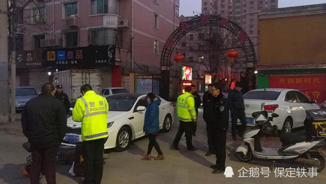 保定一女子掌掴外卖小哥遭众人指责