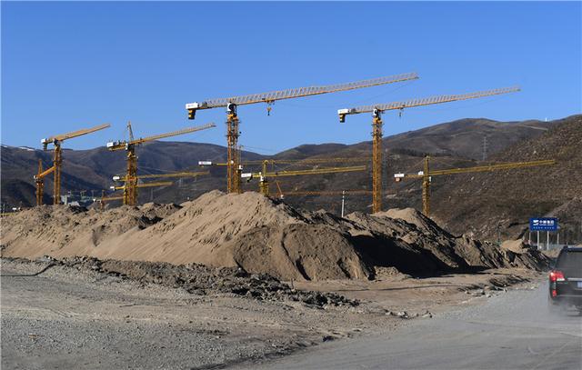 河北崇礼太子城冰雪小镇施工进入冬歇期