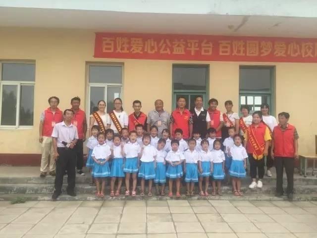 ��̨���ڣ�����ѧ�Ӵ��ϰ���У��