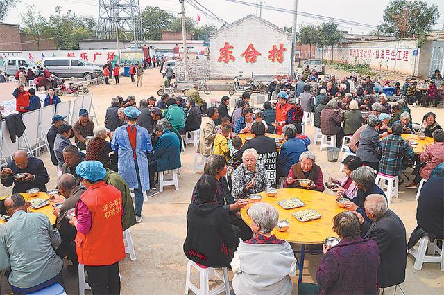 衡水站为弘扬孝老爱亲美德,倡导文明道德风尚,日前,饶阳县东合村百余