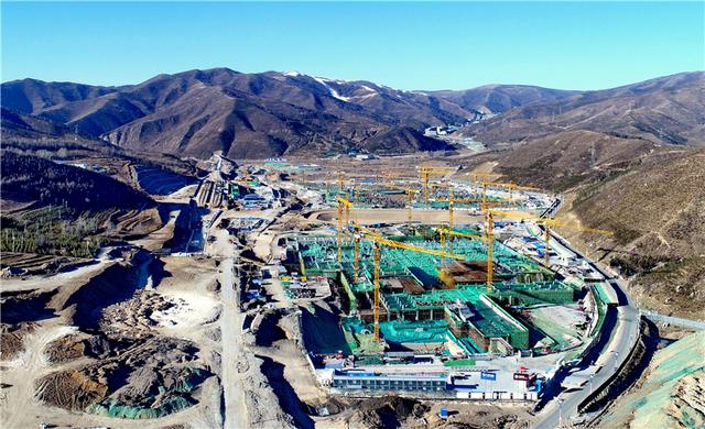 河北崇礼太子城冰雪小镇施工进入冬歇期