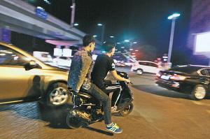 ʯ��ׯ����ҹ�� 5����Сʱ����78��Ħ�г�