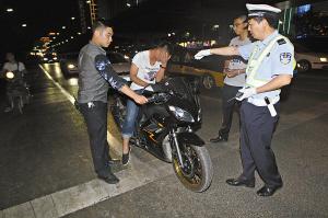 ʯ��ׯ����ҹ�� 5����Сʱ����78��Ħ�г�