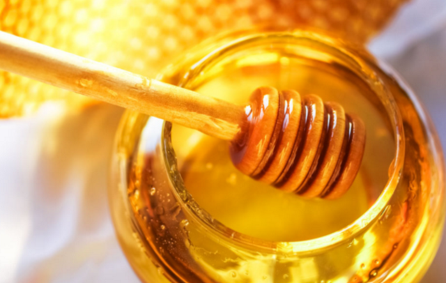 国家食药监局提示:1岁以下婴儿不宜食用蜂蜜_