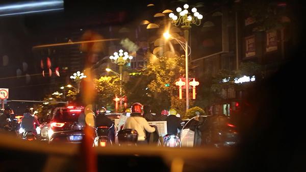 暗访莆田假鞋市场：深夜开张&ldquo;名牌&rdquo;百元