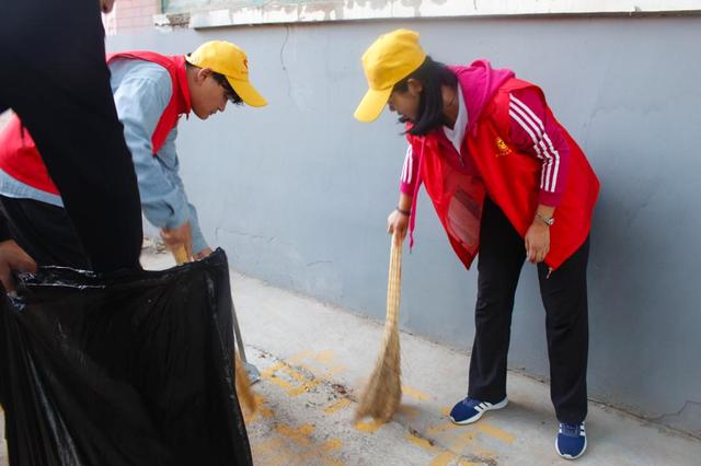 衡水学院:文传学院开展清扫志愿服务活动