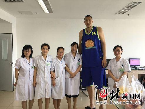 目前世界上最高的人身高多少厘米 135859500.jpg