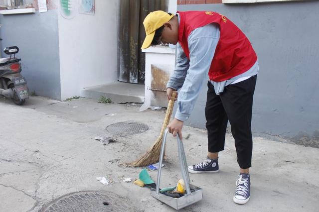 衡水学院:文传学院开展清扫志愿服务活动