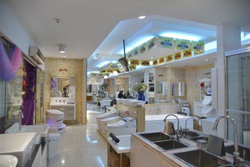 逛店:红旗市场喜迎18周年庆 各大品牌掀起促销