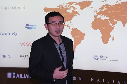 海亮地产:火车站春运志愿活动接受媒体采访_频