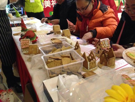 黄金广场:迎新年活动 精美礼品全城发放_频道