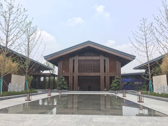 近百套别墅首开售罄!金科半岛壹号城市湖景别