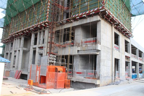 星海城3月底工程进度:10#楼正在进行主体结构