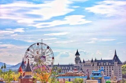 Hello Kitty主题公园大热 缤纷童话季梦幻来袭_