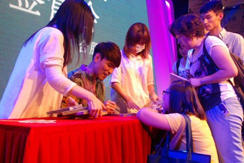 杨宗纬615空降合肥,信地红星美凯龙现万人拥堵