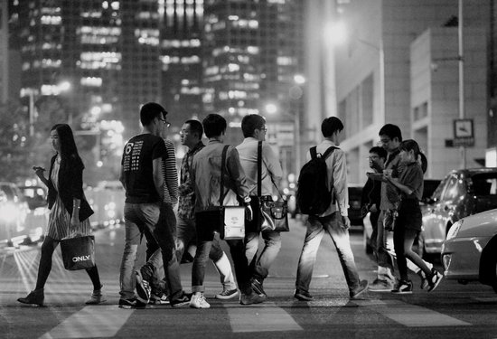 为免高房价高房租所累 澳年轻人住进面包车_频