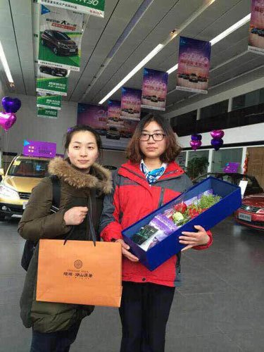 幸福女人节 3月5日旭辉地产浪漫玫瑰赠职场女