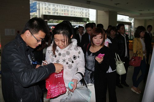 信地健康早餐公益行惠及千人 爱心早餐免费送