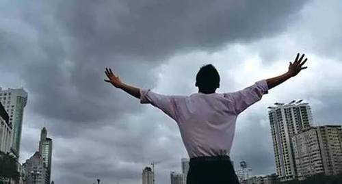 没买房的沸腾了 刘强东宣布一个大消息!风向真