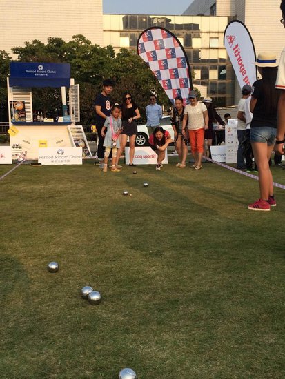 摆脱手机依赖 面对面来一场法式滚球_频道-合