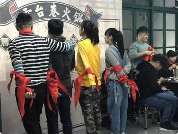 这口熬了十年火遍全国的火锅 终于来郑州了