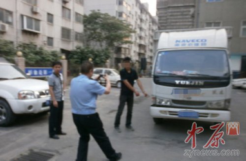郑州司机撞死两人后逃逸 目前已被刑事拘留