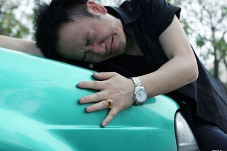 喷吧:<em>女司机</em>遇碰瓷直接碾压_大豫网_腾讯网