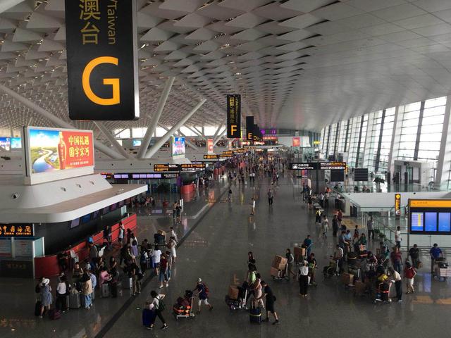 郑州机场获赠30辆轮椅 需特殊服务的旅客可打电话预约