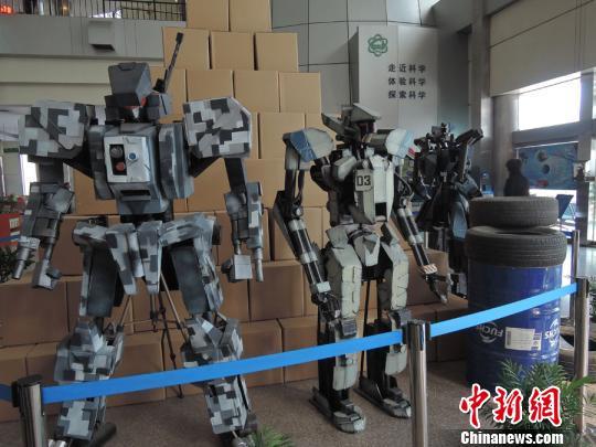 郑州展览纸质变形金刚 令人叹为观纸(图)