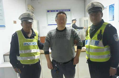 新乡男子买卖假疫苗在逃 还敢开无牌车酒驾_大