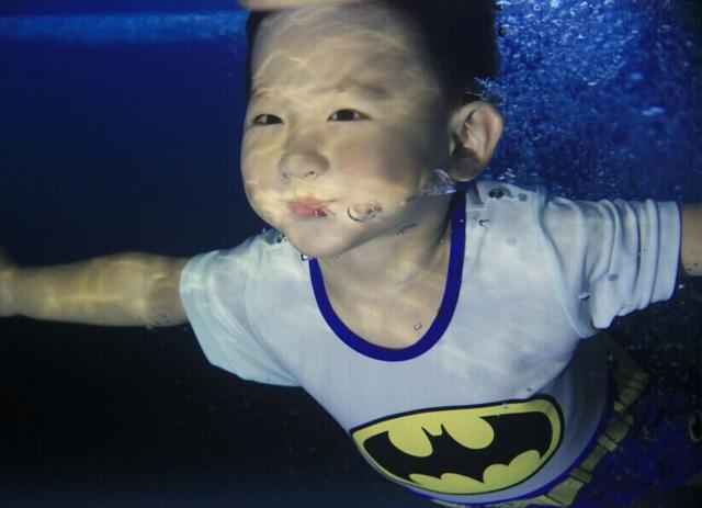 来郑州龙格亲子游泳俱乐部 感受纯正德式水中