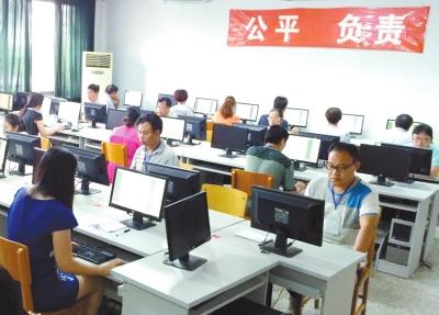 记者“探营”高考阅卷现场 试卷评判要经四道关