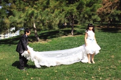 袖珍人婚纱照_袖珍人朱洁结婚照片和个人资料(3)