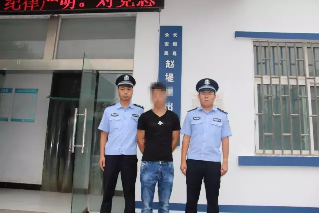 被派出所拘留人员能继续当村干部吗?