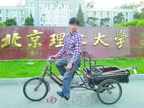 三轮车是大奎的重要行动工具