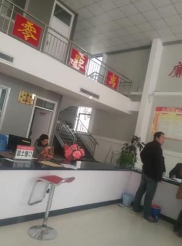 返乡办事高峰来了 乡镇服务大厅却演起了 空城